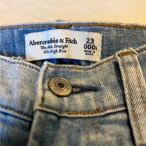 Abercrombie & Fitch Ankle Straight Ultra High Rise Jeans - Picture 4 of 4